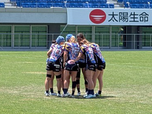 試合前に円陣を組む選手