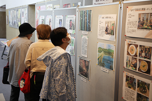 健幸支援事業を修了した高齢者による作品が展示