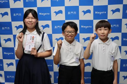 全国大会に出場する木村さん（左）池永さん（中央）河崎さん（右）