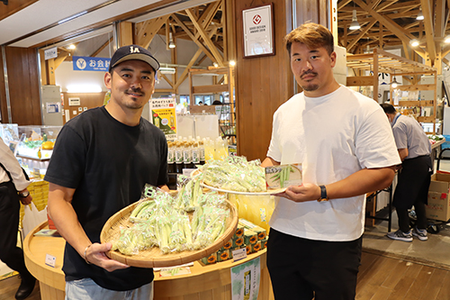 埼玉パナソニックワイルドナイツの竹山選手と古畑選手がセンザキッチンを訪問