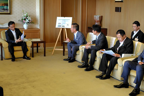 要望書について説明する前田会長