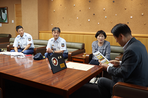 中山さんは「みなさんのご協力があって受賞できた」と話した