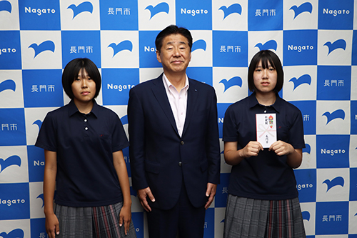 ビーチバレーボールで全国大会に出場する選手を激励しました