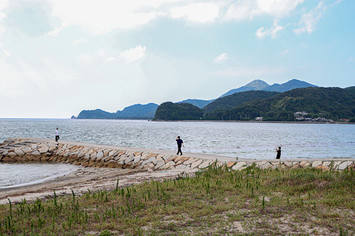 さわやか海岸で動画撮影を行う様子