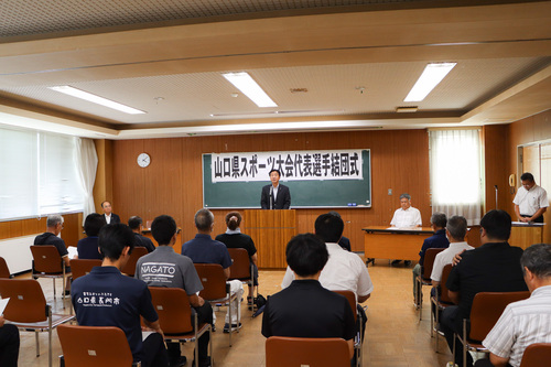 選手を激励する市長