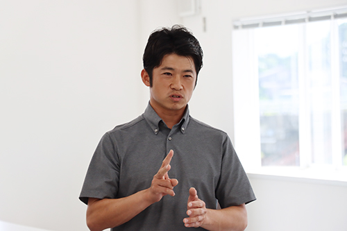 男性育児休暇の事例を話す「こっこ株式会社」代表取締役の末永さん