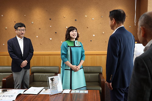 メジャーデビューを江原市長へ報告
