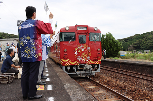 JR山陰本線全線復旧記念イベントが、阿川駅で開催