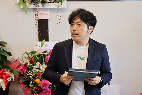 事業承継の経緯を説明する株式会社ライトライトのコーディネーター古賀さん