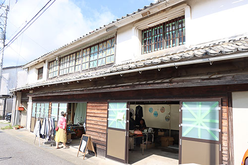 国の登録有形文化財の「中野家住宅」