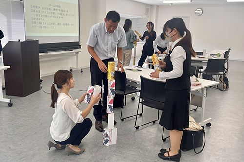 ペーパータワーゲームでチームビルディング