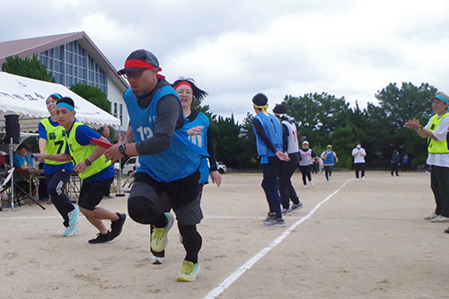 バトンを受け全力疾走