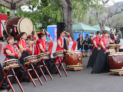 三隅清風太鼓の力強い演奏