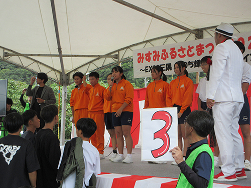 三隅3択クイズで盛り上がる