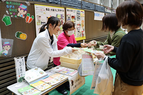 「野菜もタンパク質も摂るティーヤ」が参加者に配られた