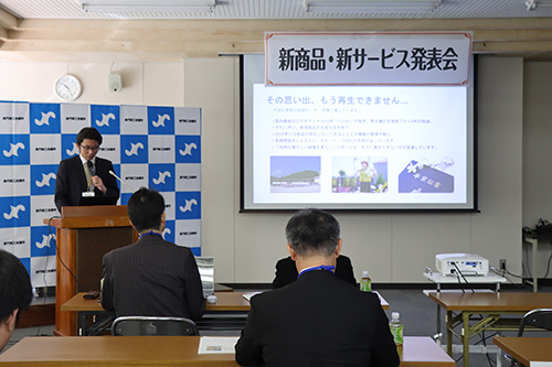 5分間のプレゼンテーションで新商品の魅力を紹介