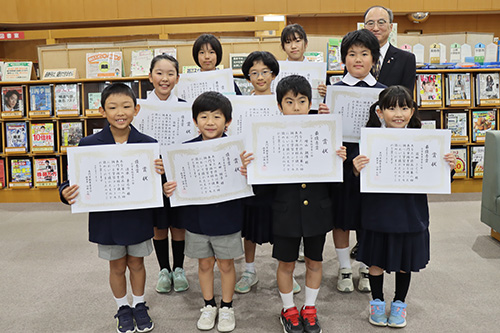 図書館を使った調べる学習コンクールで入賞されたみなさん