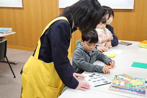 大津緑葉高等学校文藝部による折り紙教室