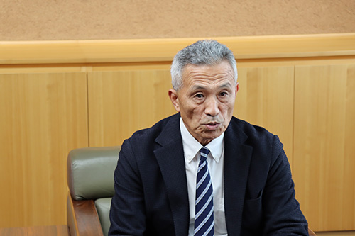 観光施策について話す末永会長