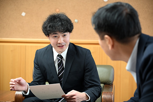 江原市長に意気込みを語る武藤隊員