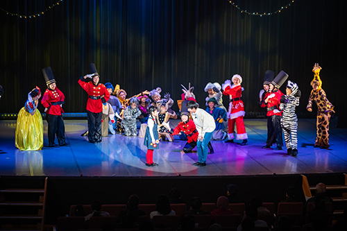 サンタクロースから特別なプレゼントをもらったりょうとレイカ