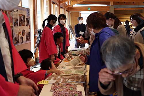 小物販売の様子