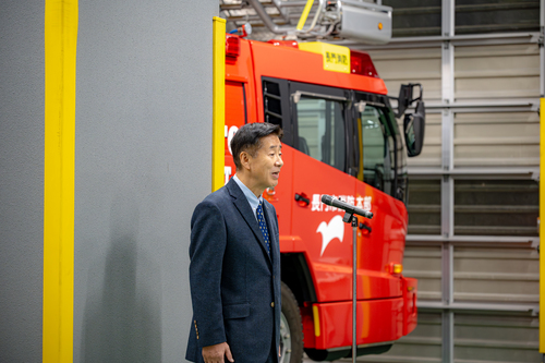 消防団員を激励する江原市長