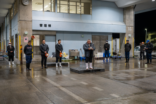 初セリ式の様子