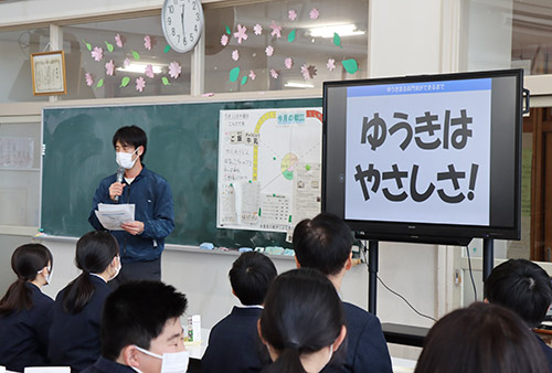 谷野部会長による出前授業が行われた