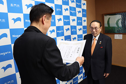 株式会社ウエストエネルギーソリューションへ感謝状が手渡された