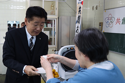 江原市長も試食