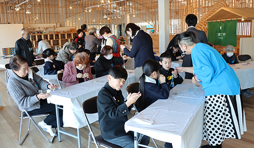 間伐材を活用した「防災笛」を作った