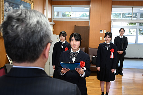 これまでの活動と受賞の喜びを語る泉さん