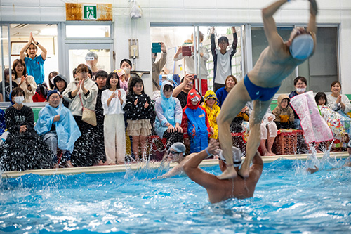 演技を楽しむお客さん