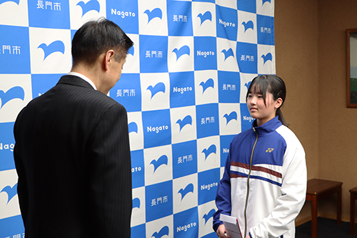 激励費交付の様子