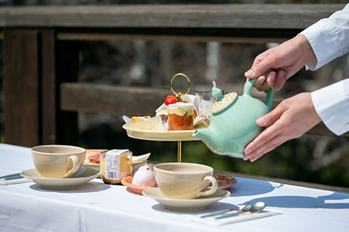 温泉街の春限定スイーツをたっぷり楽しめるアフタヌーンティー