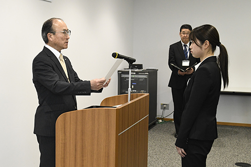 辞令交付の様子