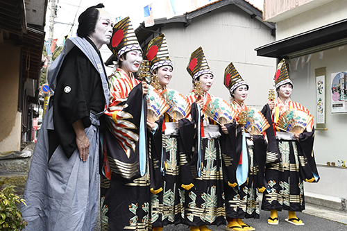 寿式五人三番叟を披露した俵山KABUKI倶楽部のメンバー