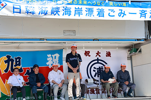 「未来に向けて美しい海岸を取り戻していきたい」と江原市長があいさつ