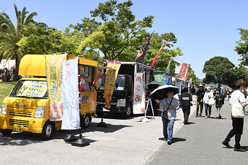 フードエリアにはキッチンカーや出店が並びました