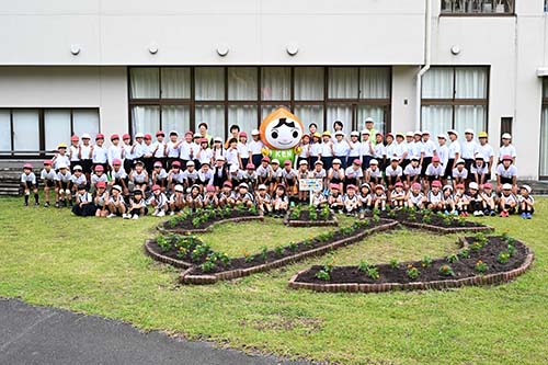油谷小学校で「人権の花」運動が行われました