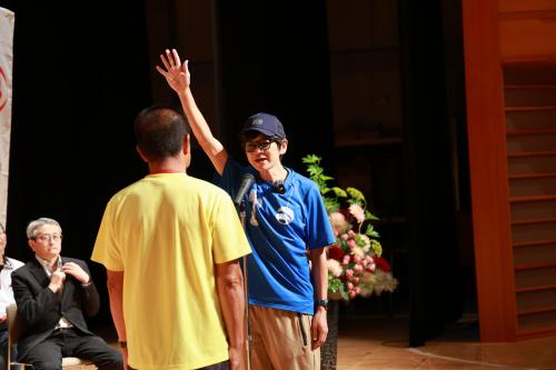 三重県から参加のけん玉ランナーこと大西孝弥さんが選手宣誓