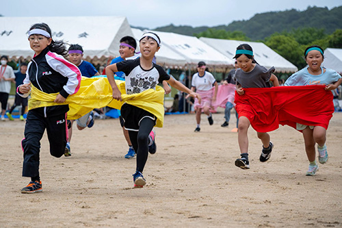 小学生デカパンリレーの様子