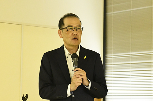 更生保護の大切さを説明する嶺所長