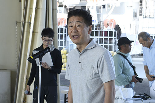 開会式であいさつする江原市長