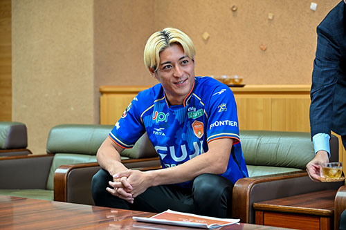 大会に向けた意気込みを語る飯田選手