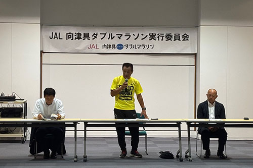 挨拶をする長谷川実行委員長