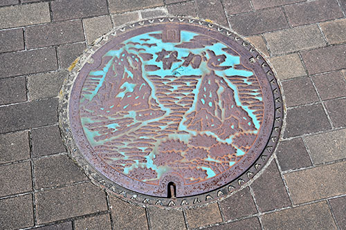 マンホールカードのデザインの元になった実物のマンホール