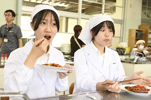 出来栄えに表情が変わる生徒