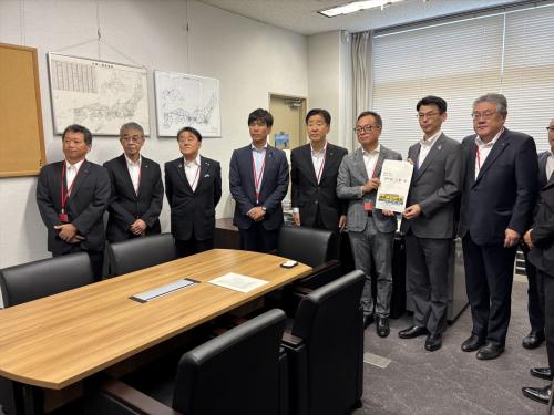 石和田道路局次長と
